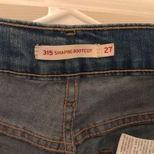 Women’s Levi’s size 27 bootcut